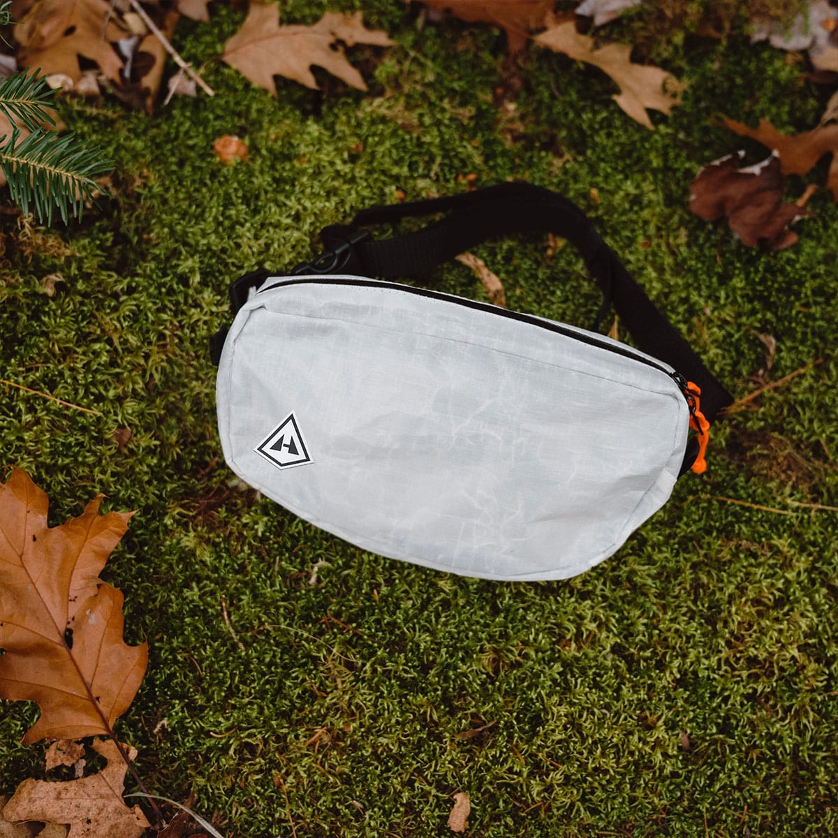 Overhead view of the Hyperlite Mountain Gear Vice Versa in White laying in the moss and leaves